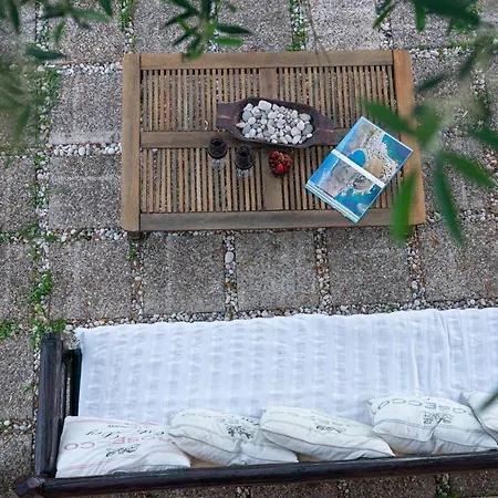 Cicada * Karavádhos